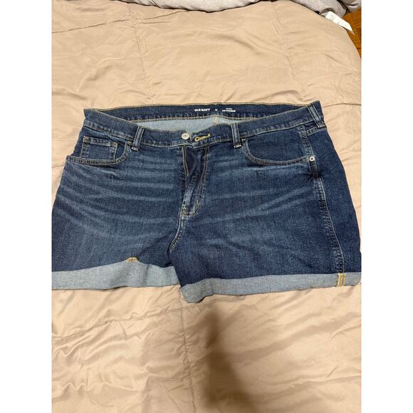 Old Navy Pants - Old Navy Mid-Rise Boyfriend Denim Shorts size 16